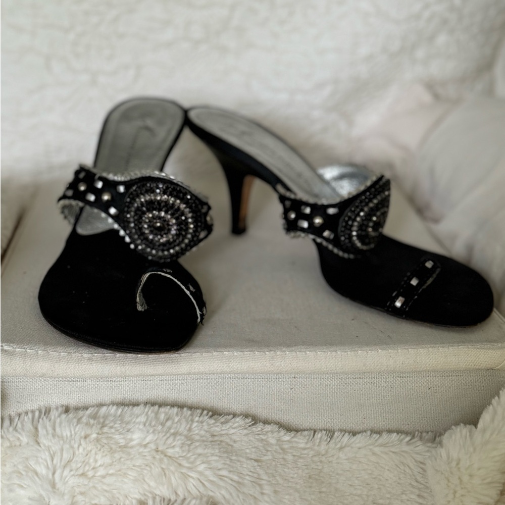 Giuseppe Zanotti - Black and bejeweled with toe loop and kitten heel sandals. - Picture 8 of 16